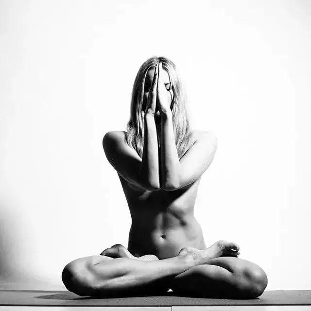 美女、瑜伽 一张张精美绝伦的裸照惊艳世界