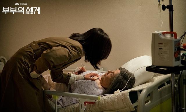 豆瓣评分8.3：一位韩国女人的绝境，比《绝望主妇》还绝望