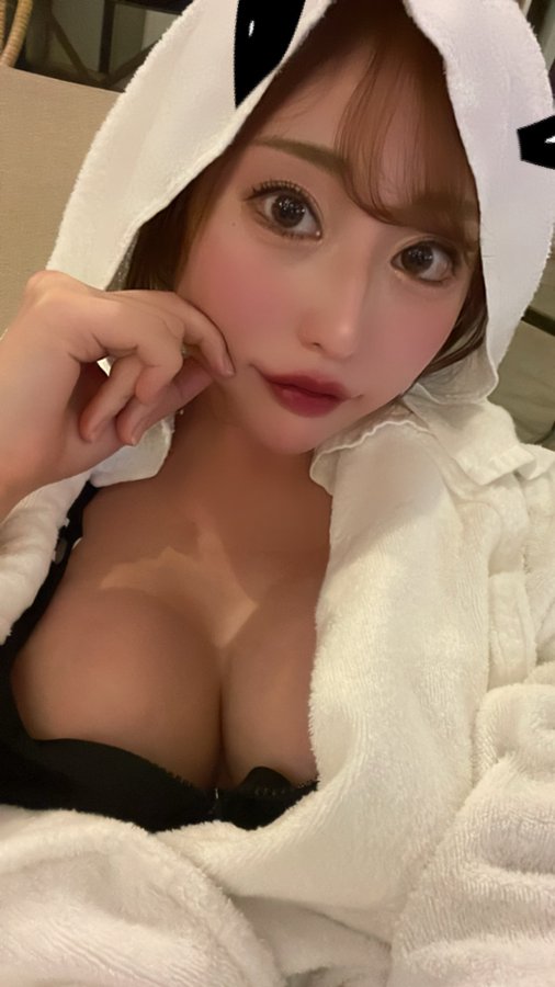 长腿巨乳！ 171公分G罩杯美女美容师菊乃兰AV出道！