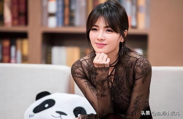 裙下走光、肩带滑落、假晕摔倒,内娱红毯让女星玩明白了,太社死