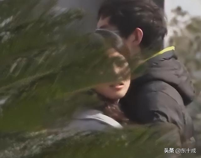 男子经不住黄色录像带的诱惑在大学校园相继强暴两名女生