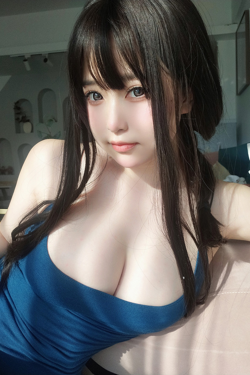 丰满呆萌妹子