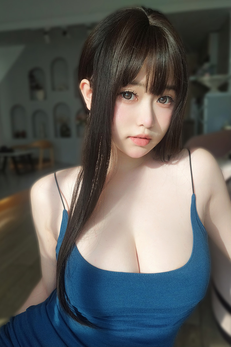 丰满呆萌妹子