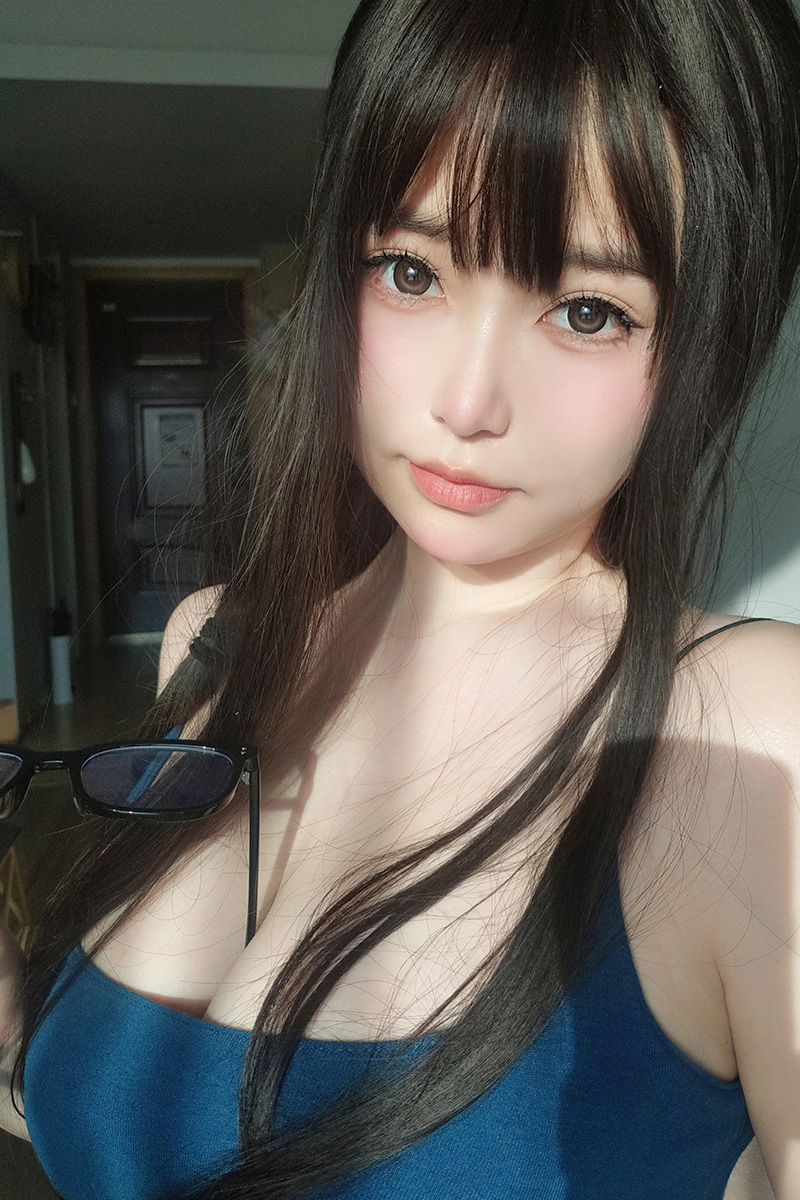 丰满呆萌妹子