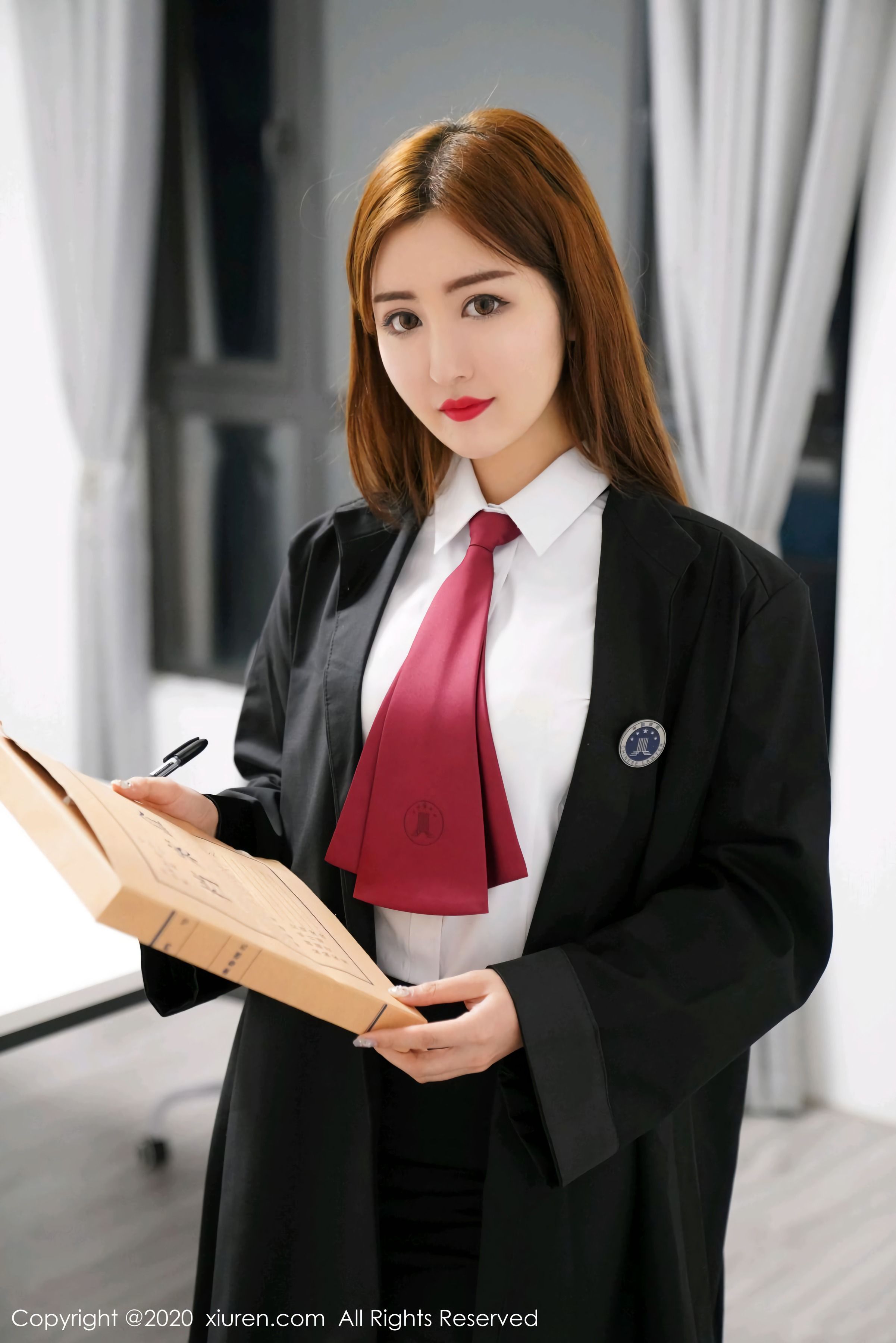 性感OL充满诱惑