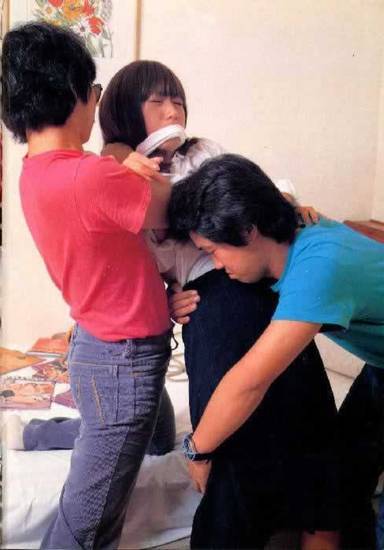 80年代的日本露穴啪啪写真：白昼の暴行魔