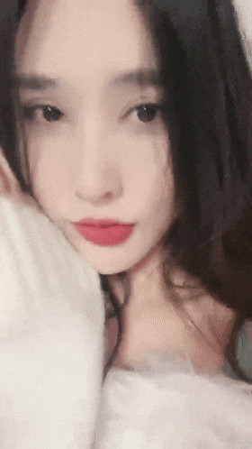 重磅！以前一套福利都要几千块【魏巍a】万年不露终于妥协了 美女不怕怼脸拍 就是这么自信 还能喷水 屌
