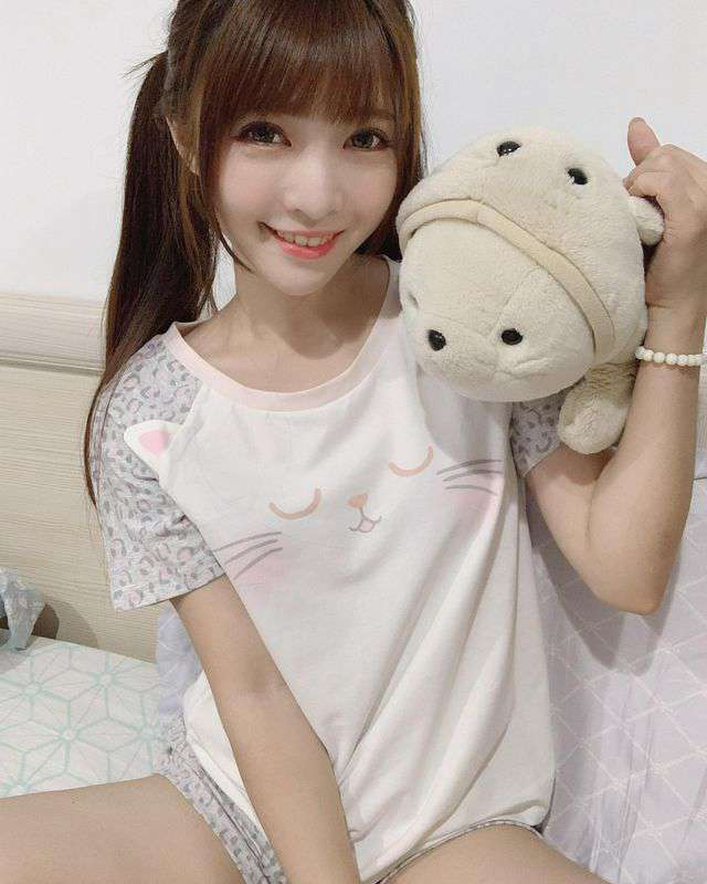 性爱强奸~车厢内指奸同学的妈妈-【2024年4月更新】