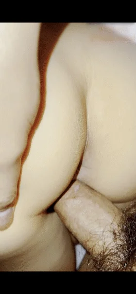 ✨纹身尤物✨超美纹身，犹如壁画美人，身材纤细优美，无套后入实在是太带感了，内射入逼逼内，爽翻了！