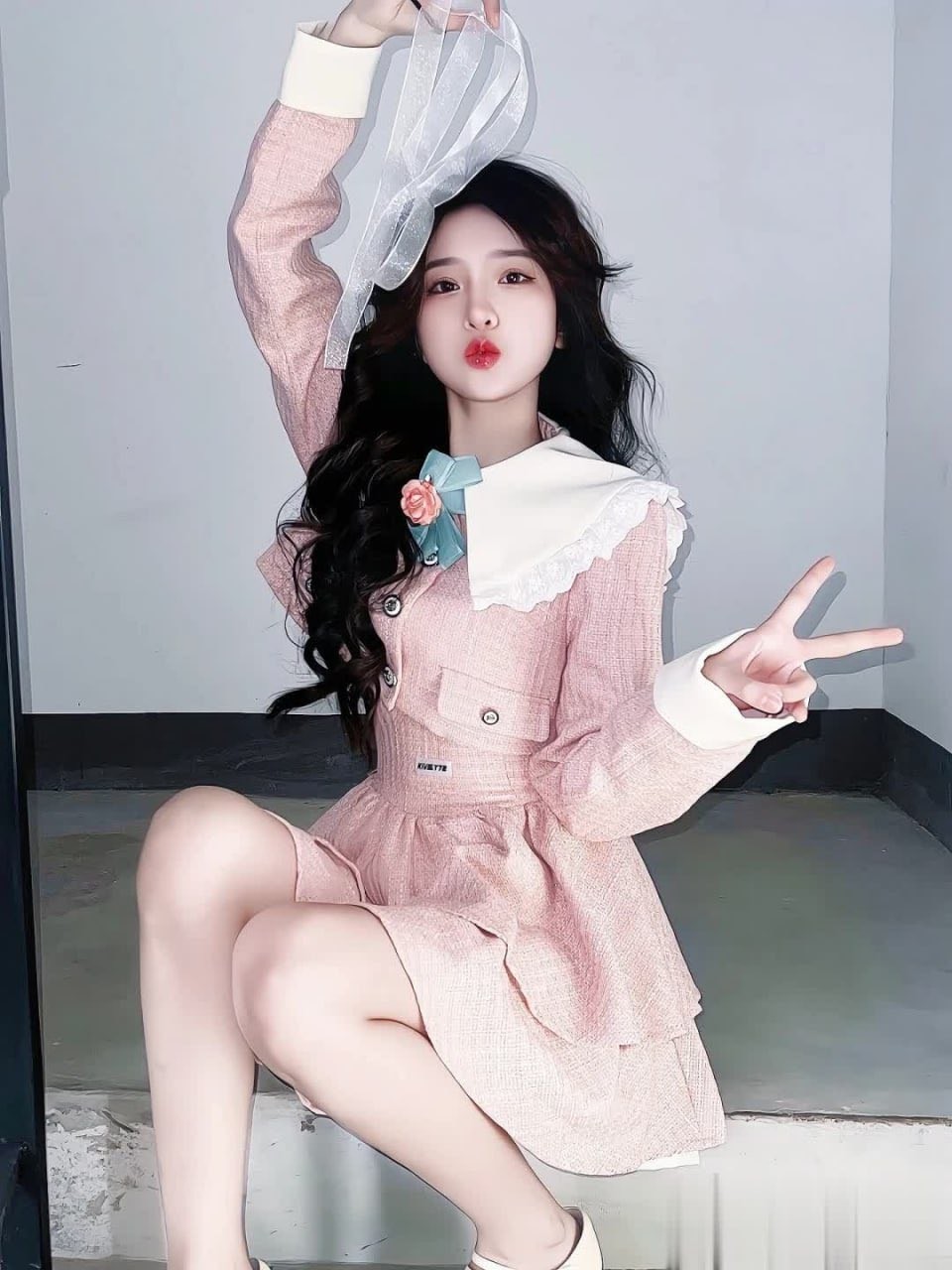偷偷瞒着闺蜜去见一个小哥哥，被艹的时候喊爸爸～唔～喜欢被男人操，哥哥们要狠狠的捅