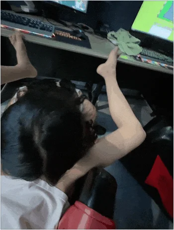 上边玩游戏 下边给我口 强操潮喷 内射暴怒