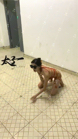 母狗调教训练私拍 各种社死调教反差模特骚女 狗链露出爬行啪啪能玩的都玩了
