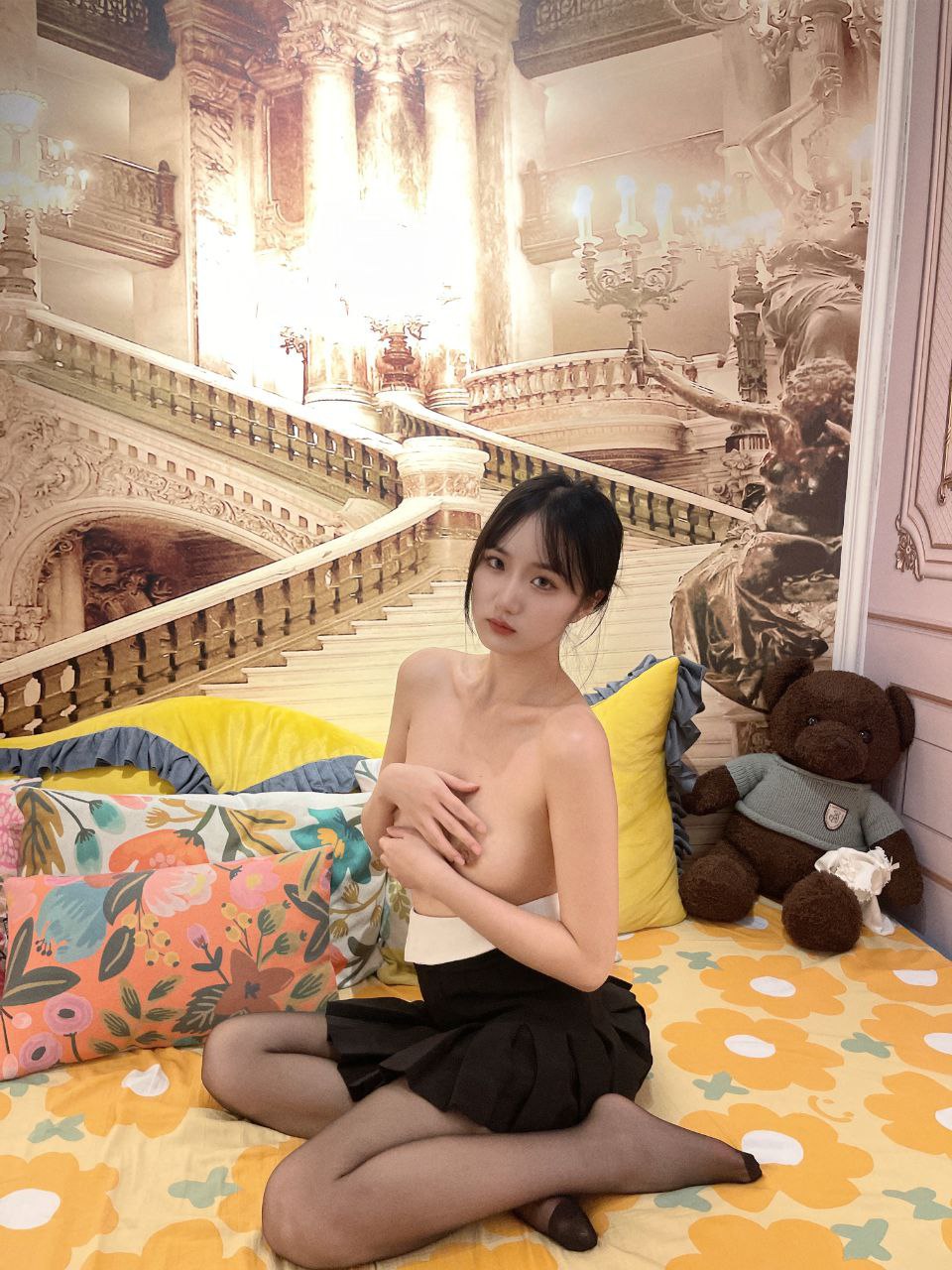 稚嫩邻家少女穿上黑丝媚红女仆裙装 大长腿美少女清纯与风骚并存 谁不喜欢这么主动的小骚母狗呢？