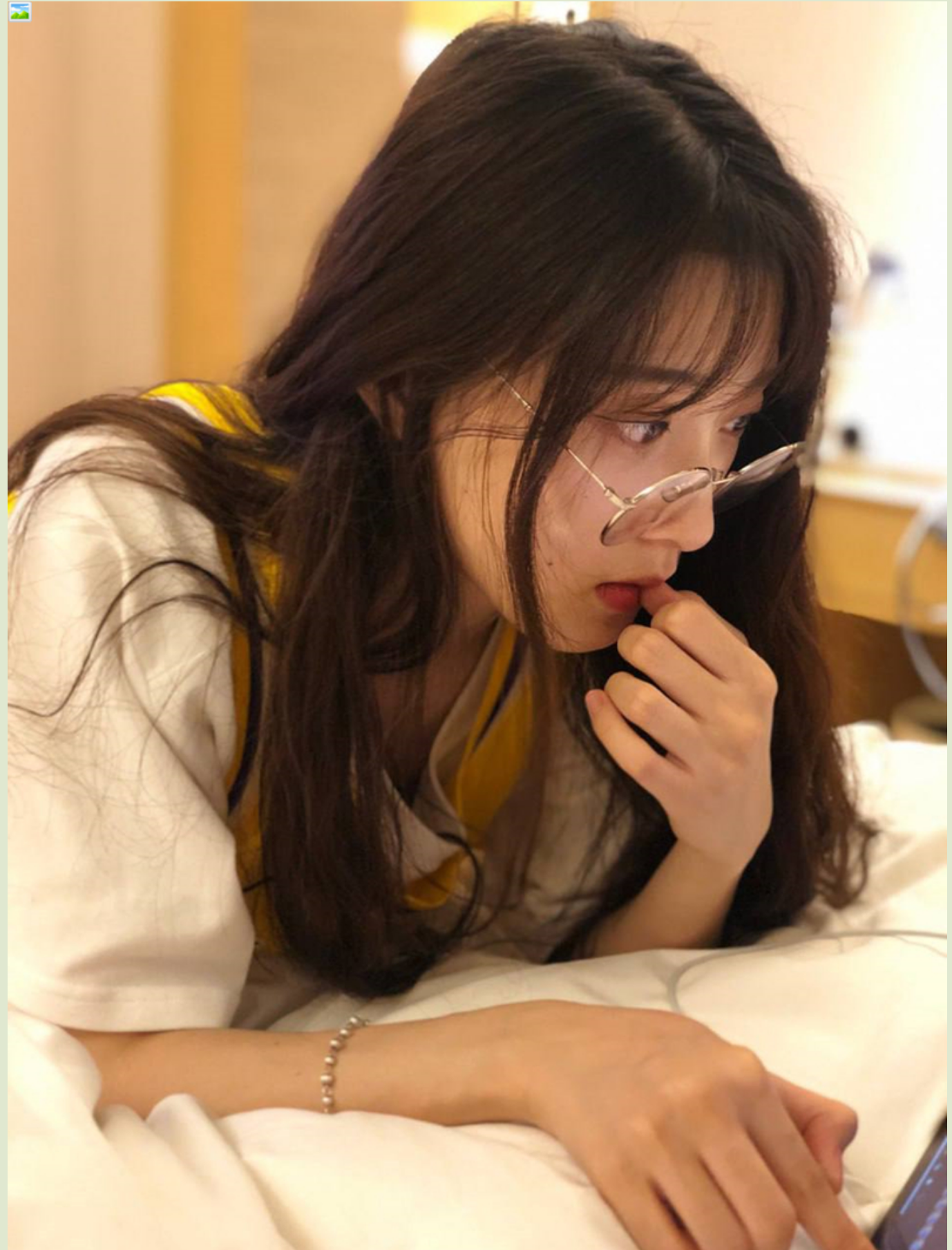 ❤️高颜值气质型美人❤️眼镜一戴谁也不爱，如此佳人奈何爱吃吊，不是我的太可惜太可叹！