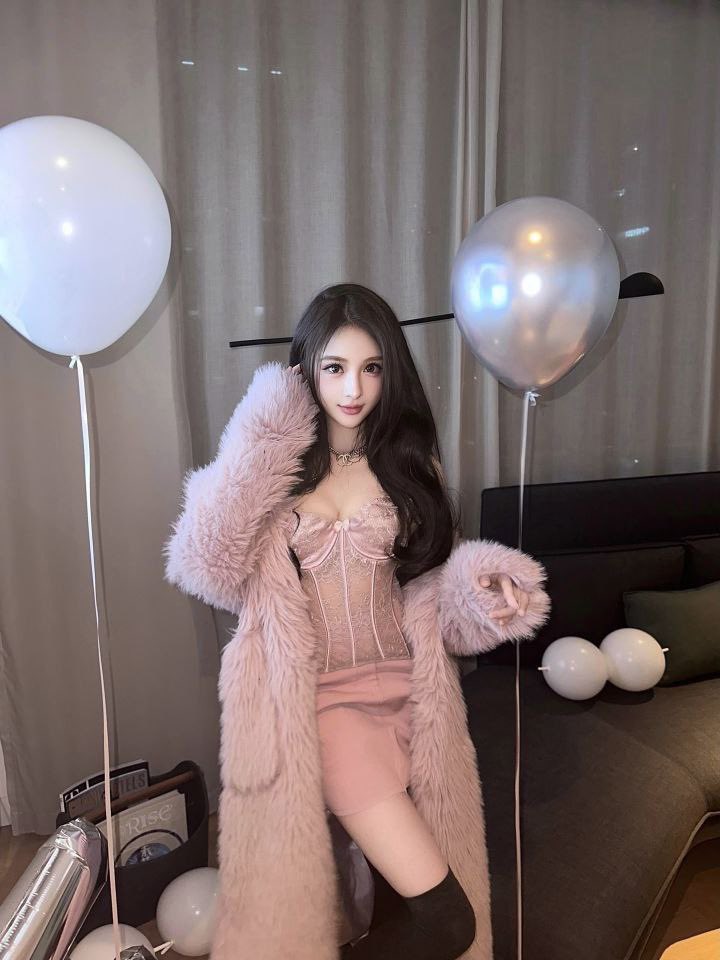 让你试试姐姐的骑术，不知道弟弟你持久不持久吖，很喜欢的场景姿势 这样很刺激 心旷神怡