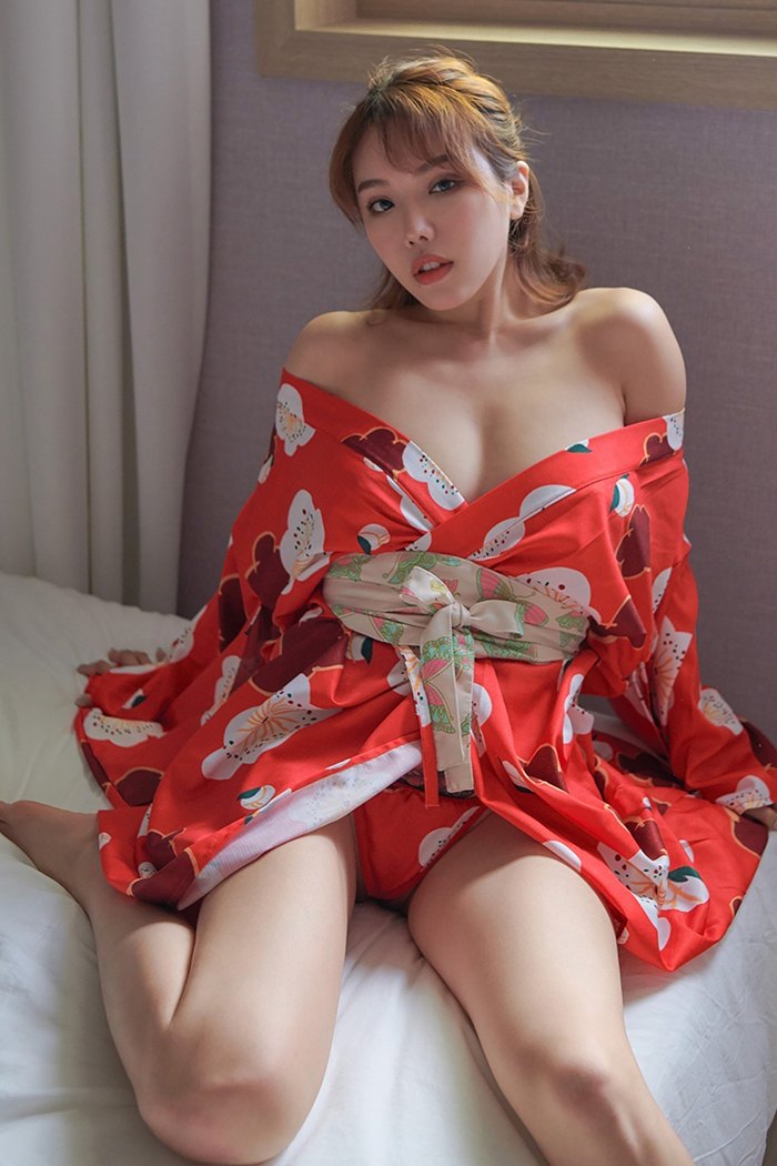 蛇蝎美人黄乐然性感和服舞弄风姿