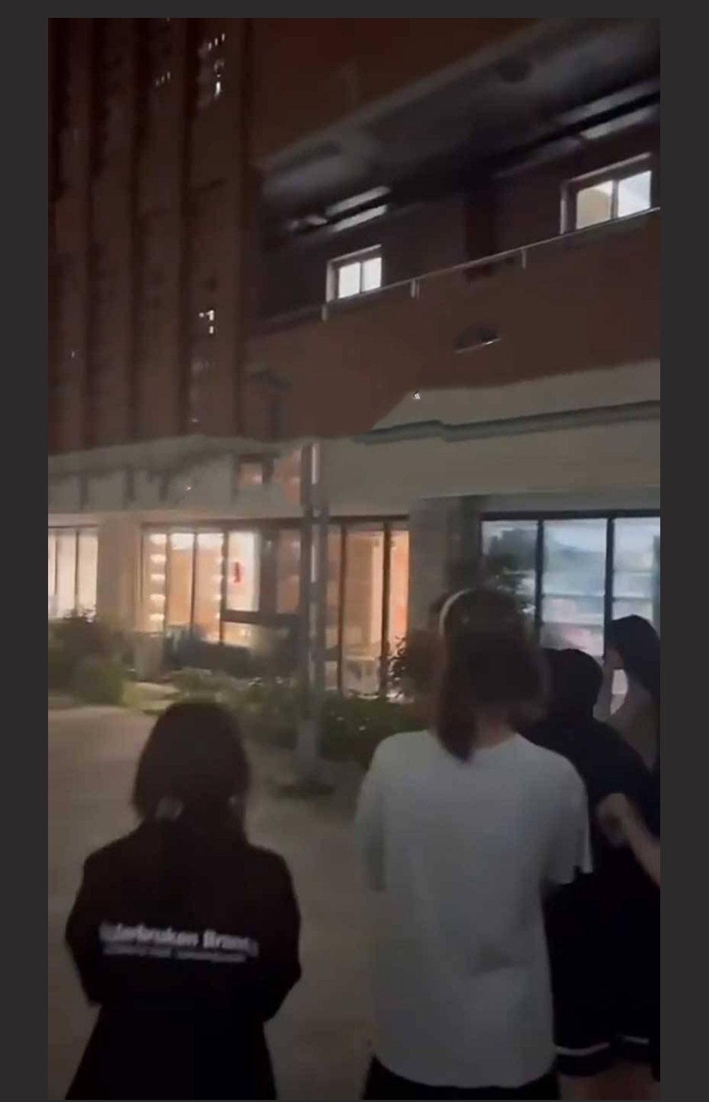 新瓜上市 福建信息职业技术学院 情侣图书馆啪啪引围观！