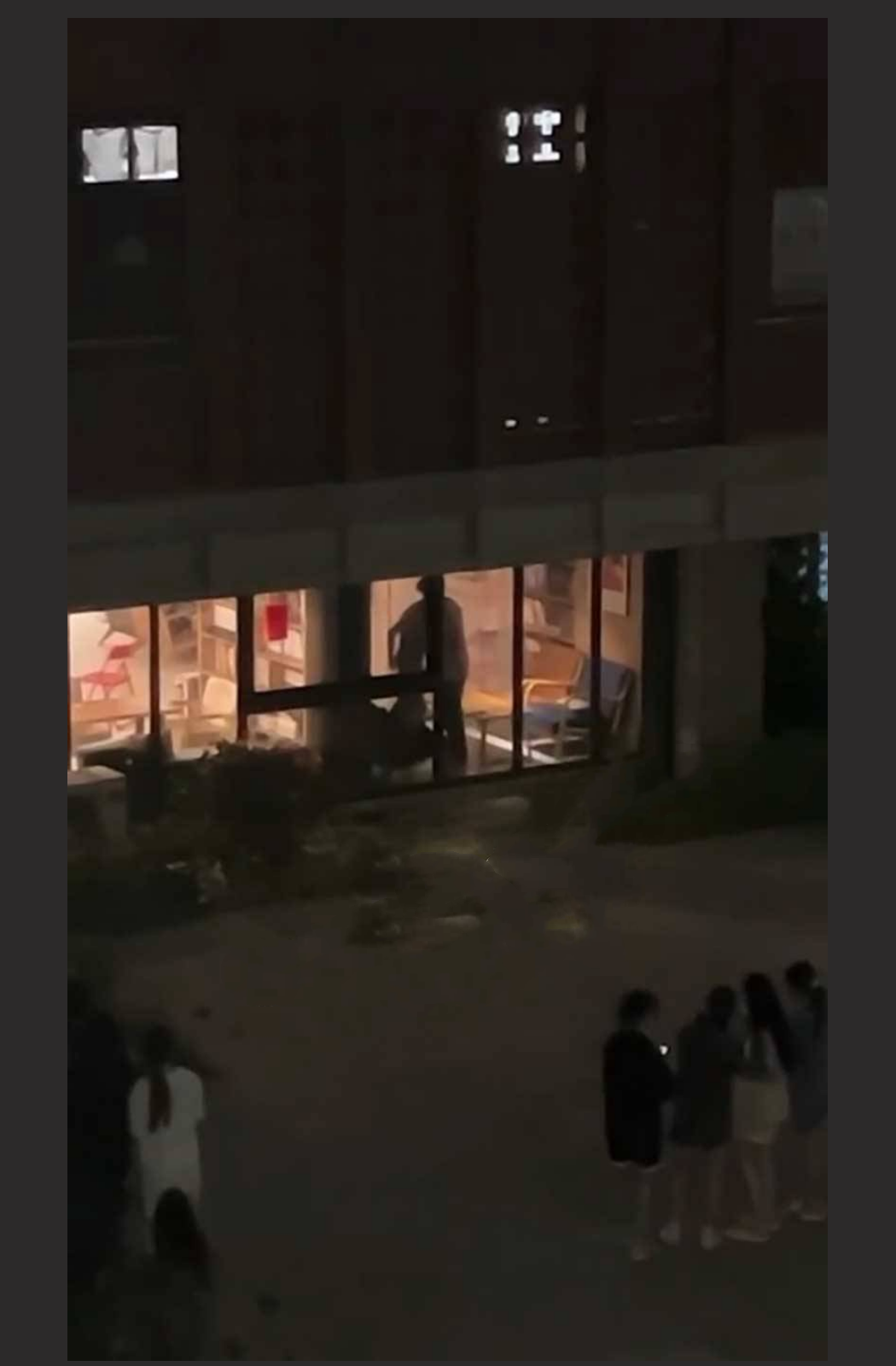新瓜上市 福建信息职业技术学院 情侣图书馆啪啪引围观！