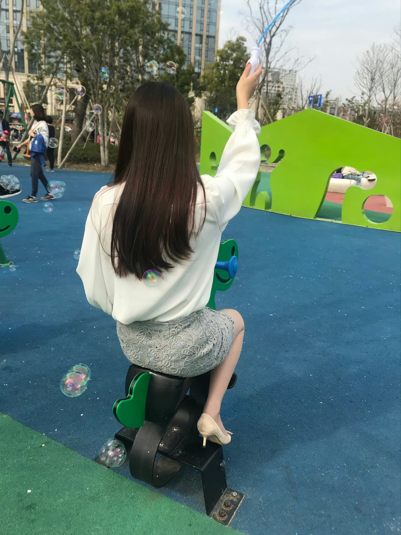 精液从女神嫩穴流出的样子是如此美丽 白浆缓缓从屄内流出，堪称绝美~ 精液灌满女神小骚逼