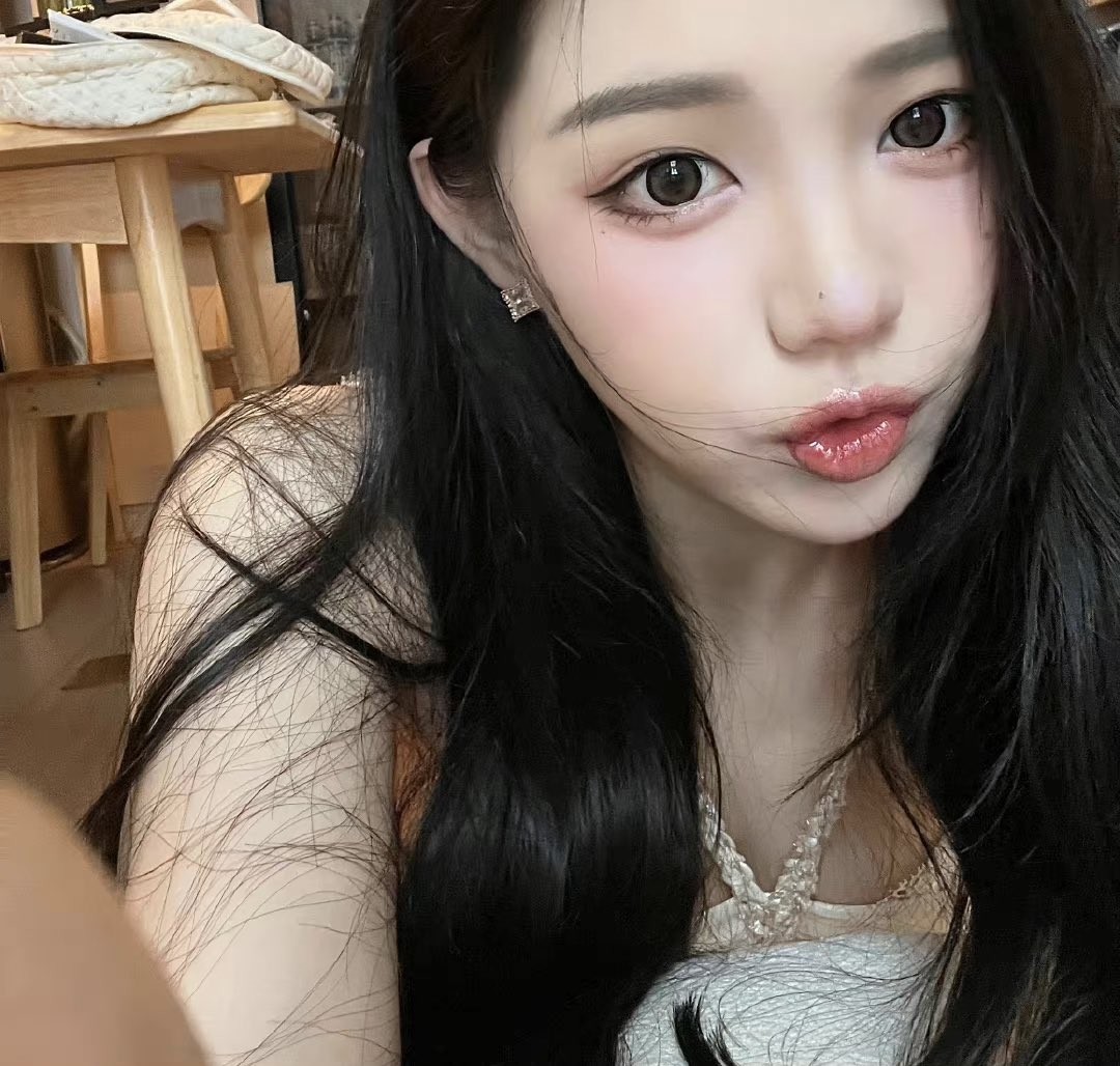 jk短裙学妹 皮肤白皙吹弹可破 纯欲系少女活力四射 粗大阳具速攻紧致嫩穴 挺翘圆润蜜臀