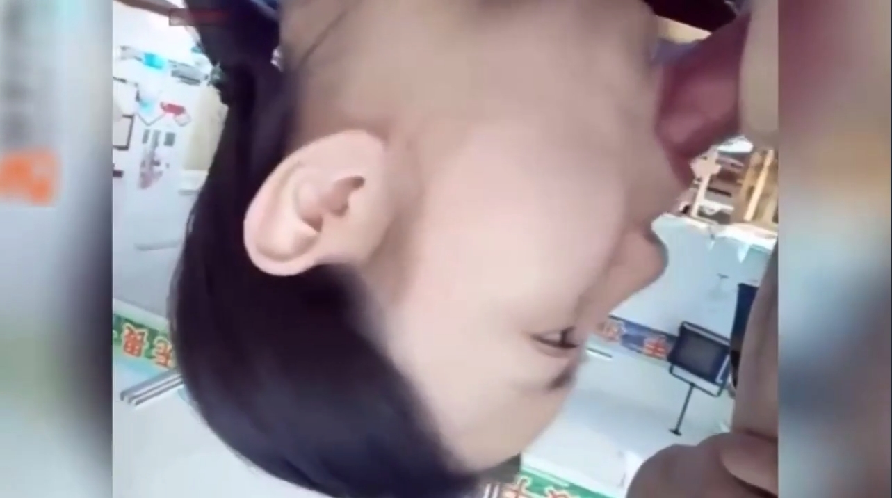 【门事件】技校教室口交事件，情侣全部私拍流出！巨乳！渔网