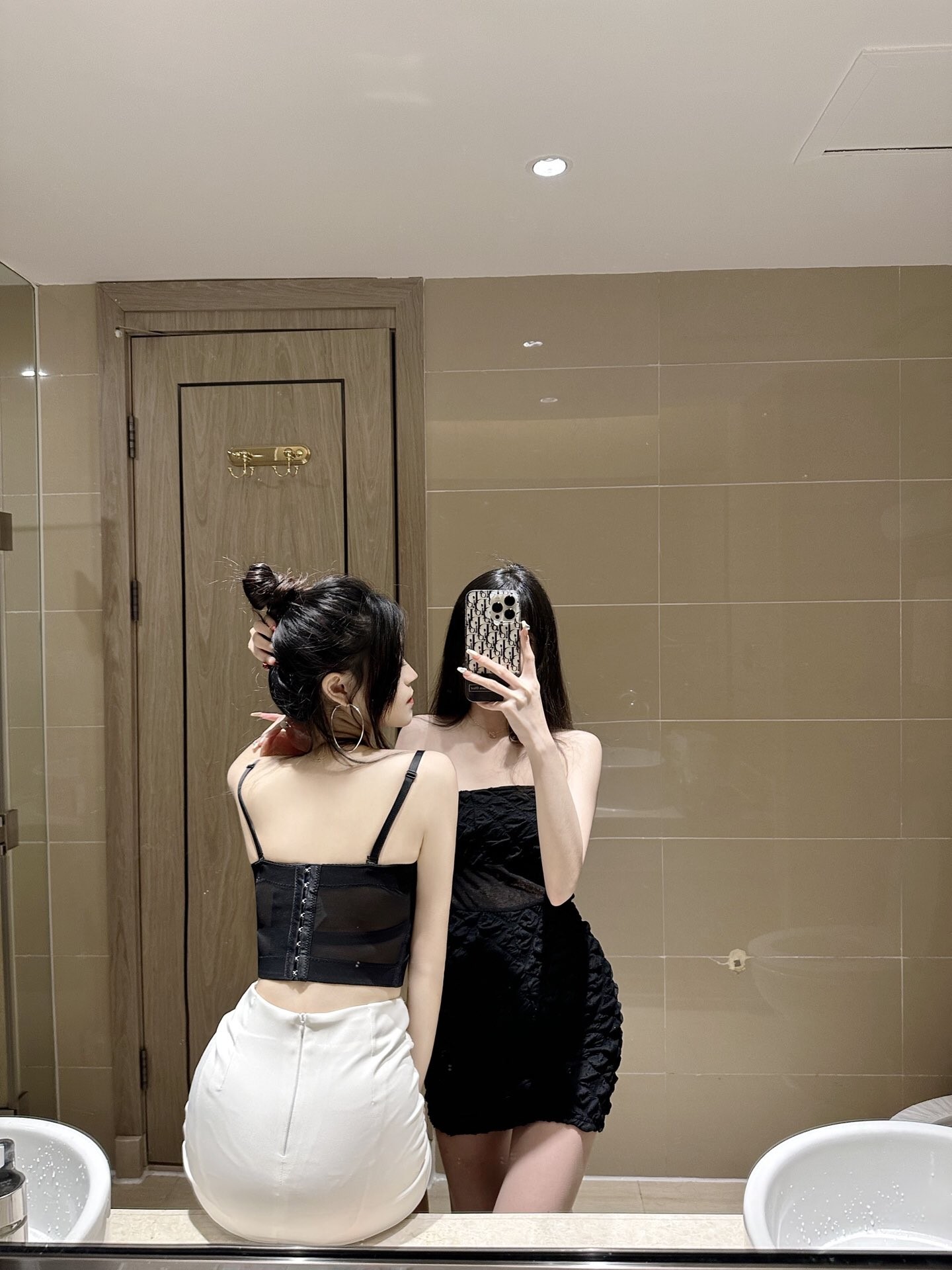〖重磅推荐❤️清纯大学生〗00后女大学生 即清纯又风骚 纷纷嫩嫩的肌肤 水嫩一线天白虎嫩B 活力四射