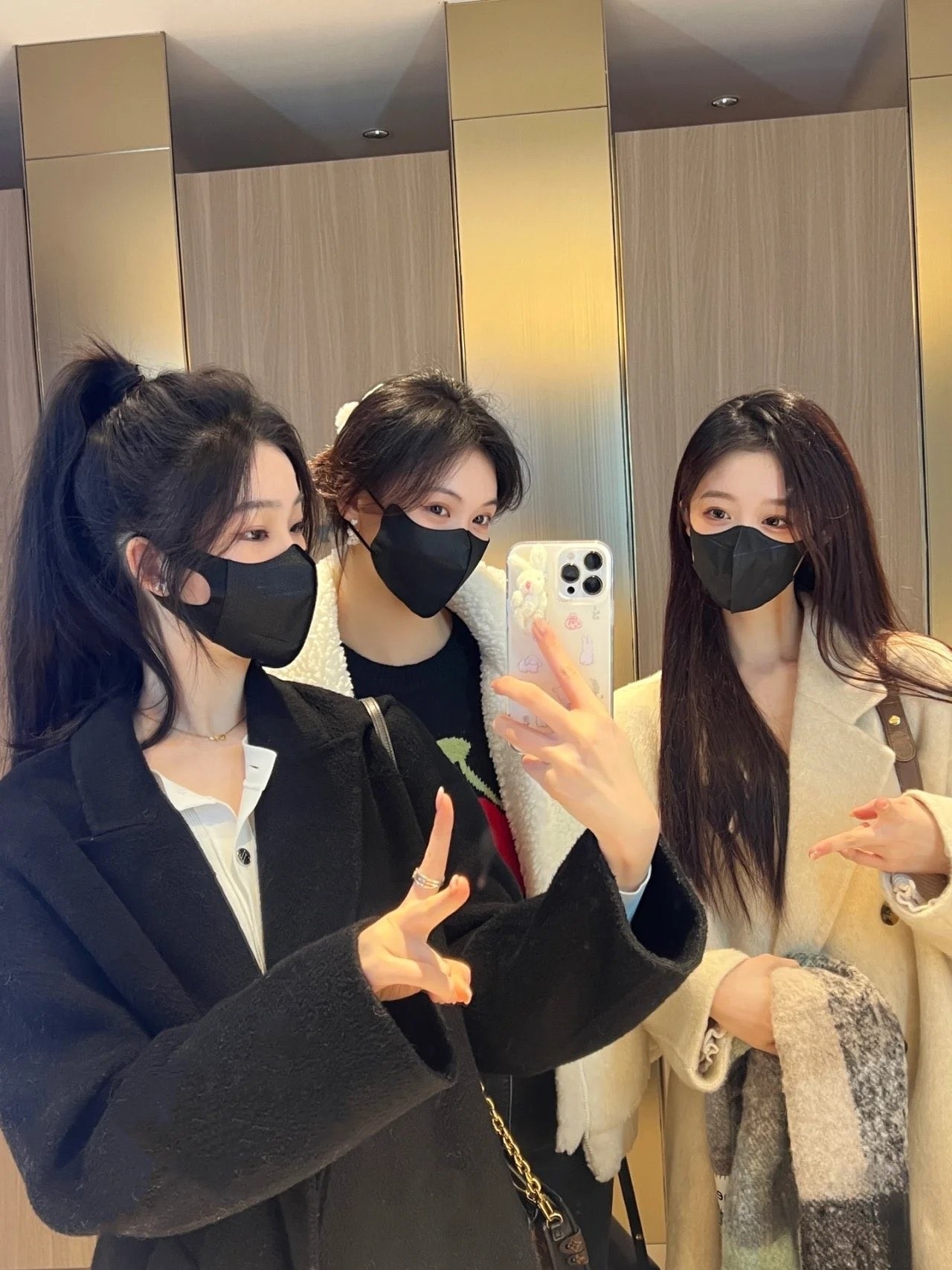 精液从女神嫩穴流出的样子是如此美丽 白浆缓缓从屄内流出 堪称绝美~ 精液灌满女神小骚逼