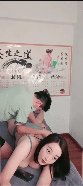 ✨极品少妇✨养生会所里良家寂寞少妇，长期异地渴望性爱，勾搭按摩小哥，无套爆艹让她爽！