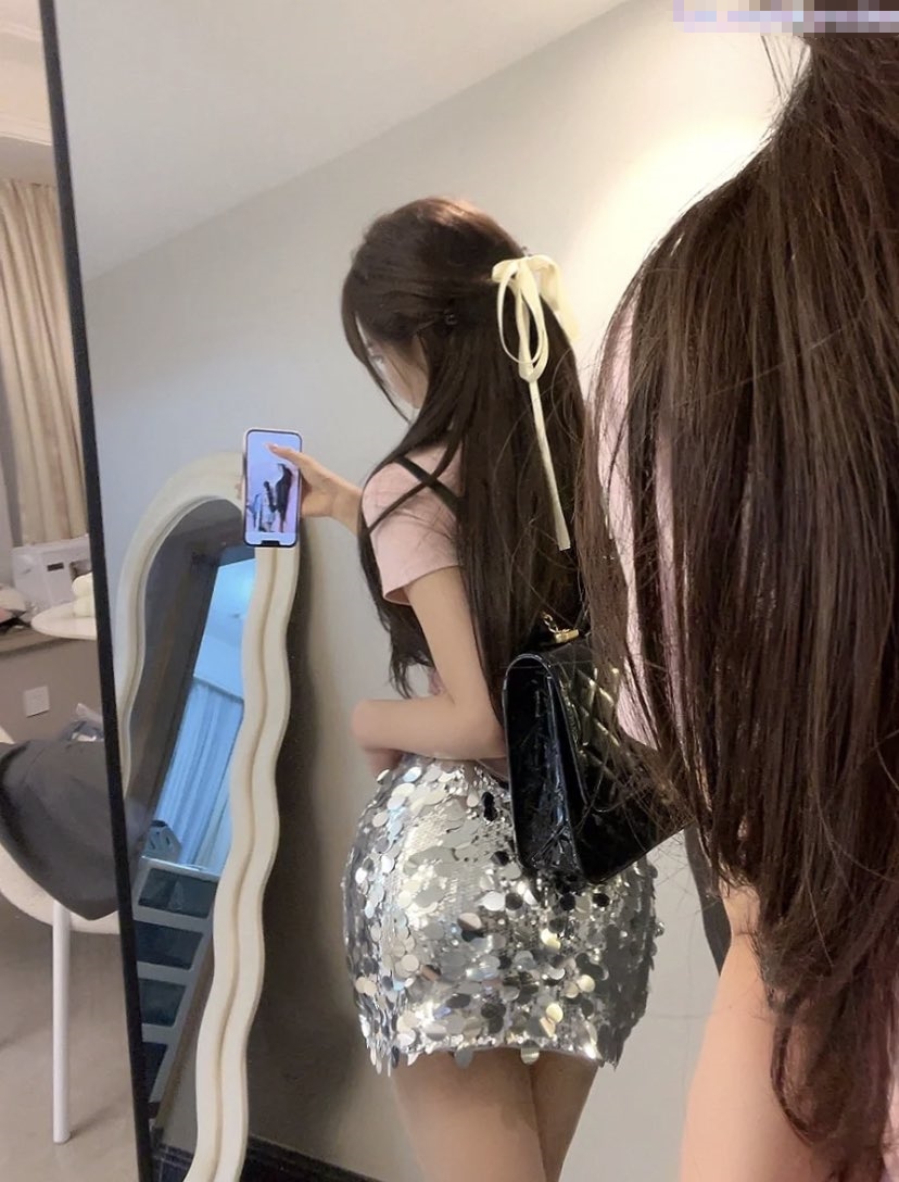 美美的脸纤细的腰 迷离的眼神语无伦次的呻吟 办公室让体育生内射了 体育生就是好 被操服了
