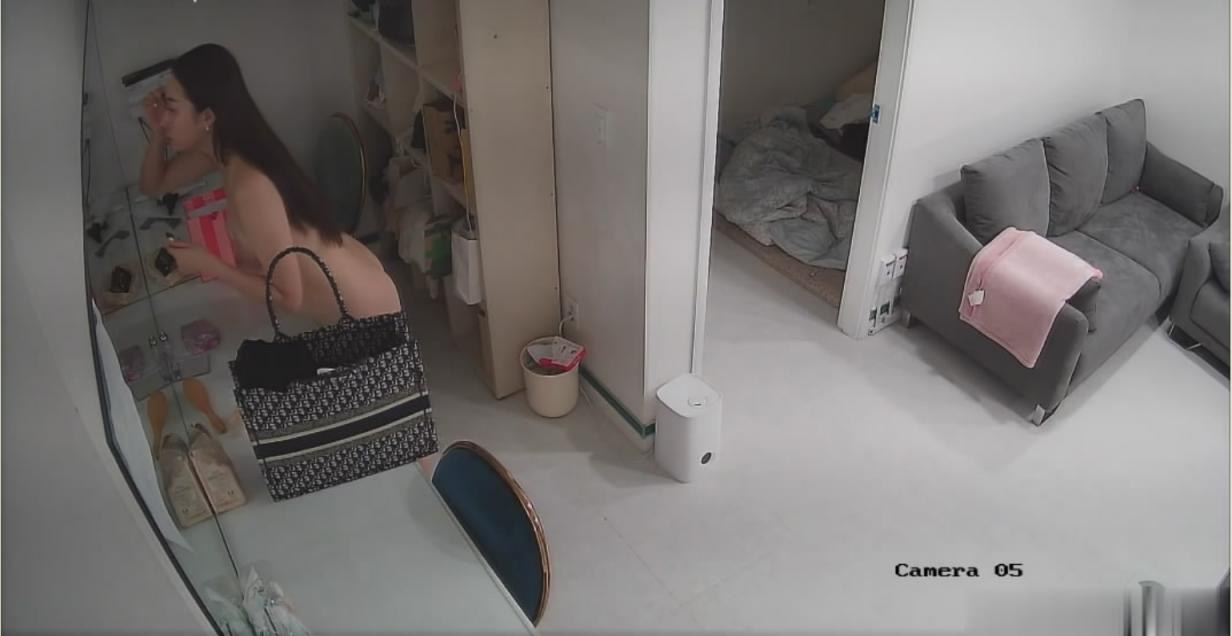 黑客破解网络摄像头偷拍❤️模特化妆间颜值女神洗澡后全裸化妆更衣