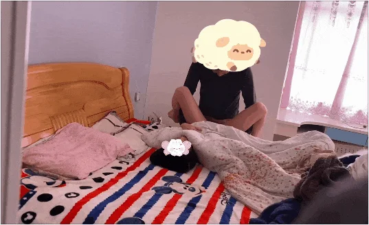 《父女乱伦》伟哥作用下首次让女儿得到性高潮❤️偷偷中出嫩穴