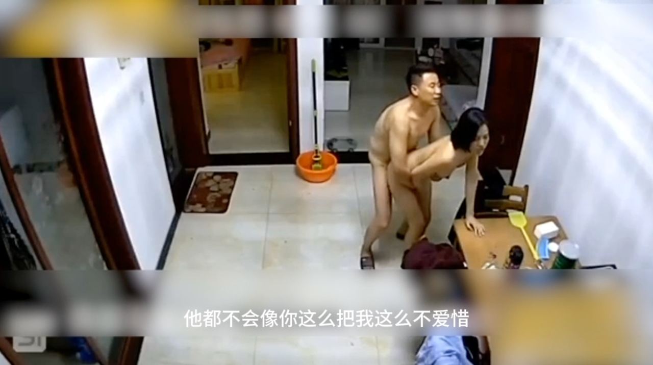 爆火的偷情门 对白刺激全程露脸！少妇太骚了 最后老公假装出差 监控老婆带情人家里玩 怒曝光