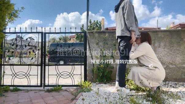 小美女艺高人胆大 挑战羞耻极限 人前全裸丝袜口交 被操到潮吹 死死捂住嘴生怕叫出声来 极度淫荡