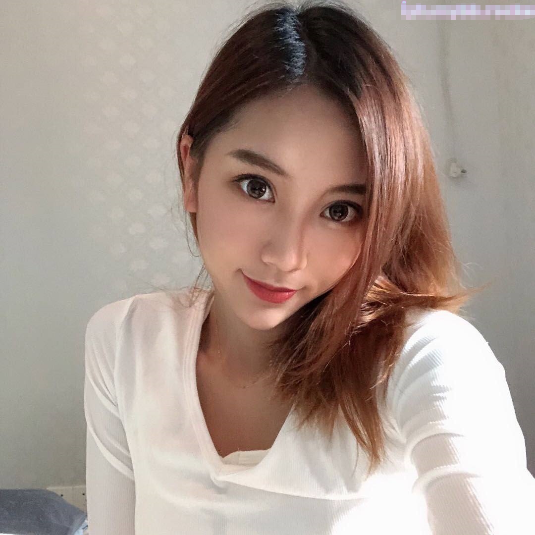 骚货闺蜜臀部就是翘 谁来管管这个大屁股撅着大肥屁屁勾引我 只能不客气先操为敬了 被无套输出