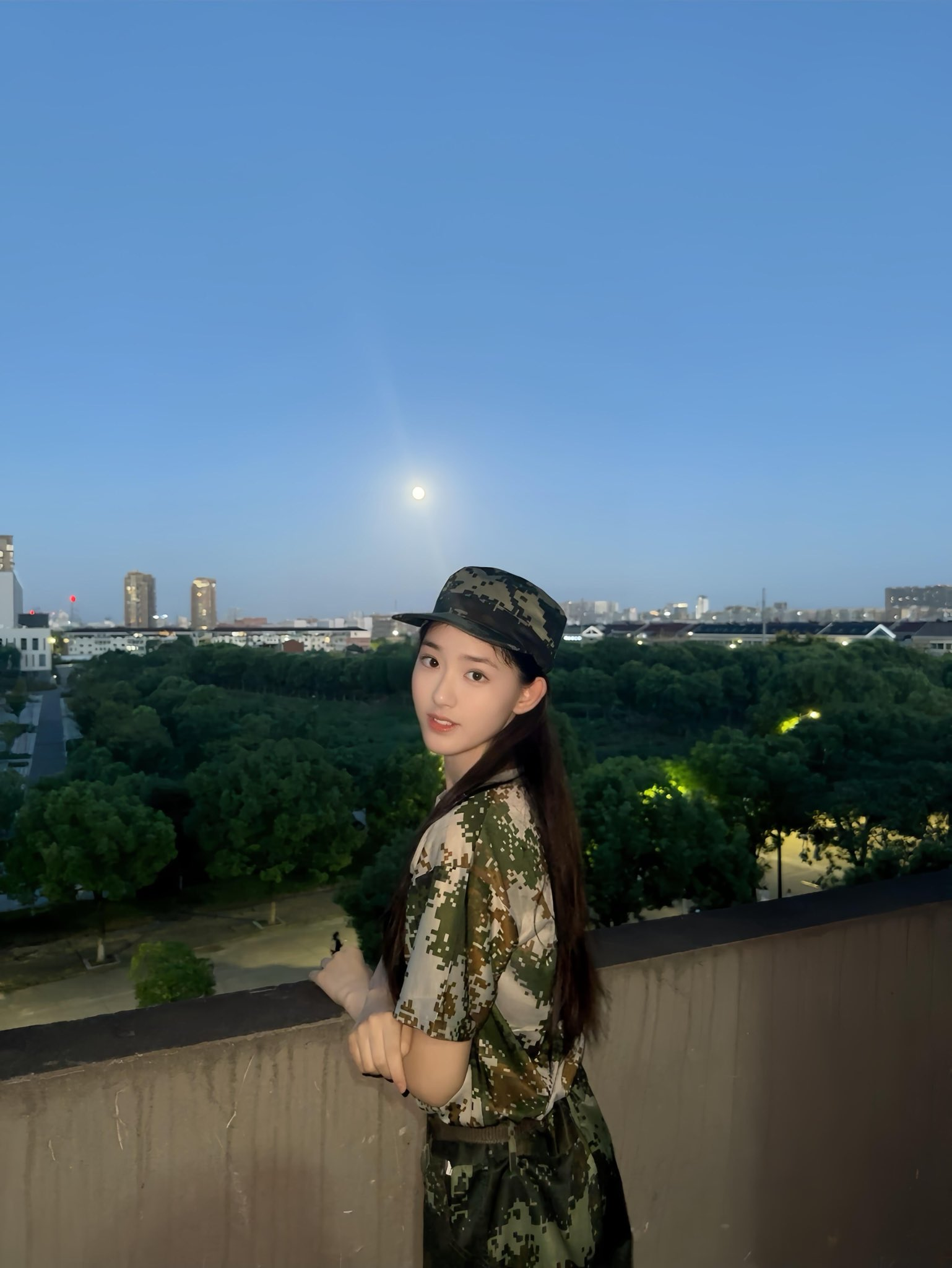 工作场合认识的对象想约我打恋爱砲~