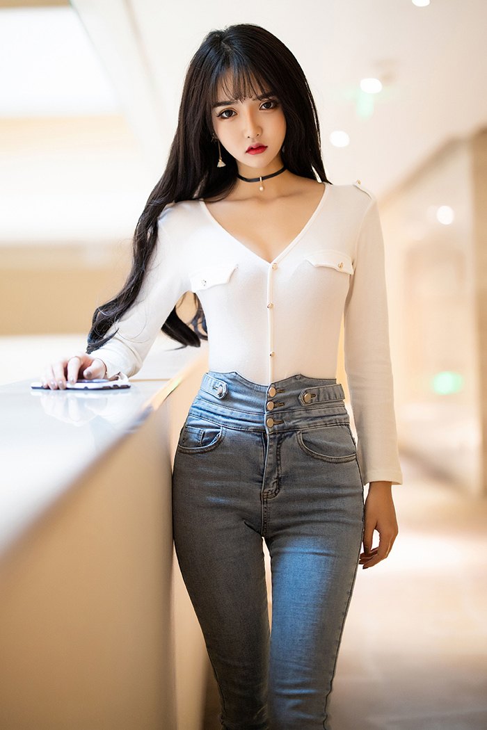 热辣小妹Miko酱肉丝玉足搔首弄姿