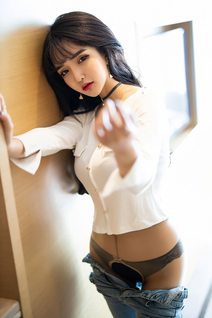 热辣小妹Miko酱肉丝玉足搔首弄姿