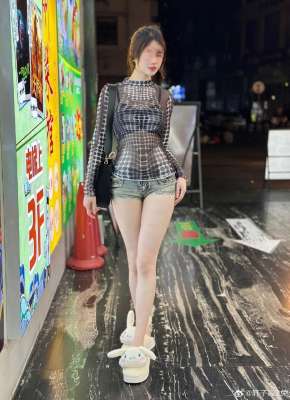 美女网红 轩子巨2兔 化身性爱导师 私密课堂在线直播 教你玩转女人每个敏感点 解锁后庭秘密花园