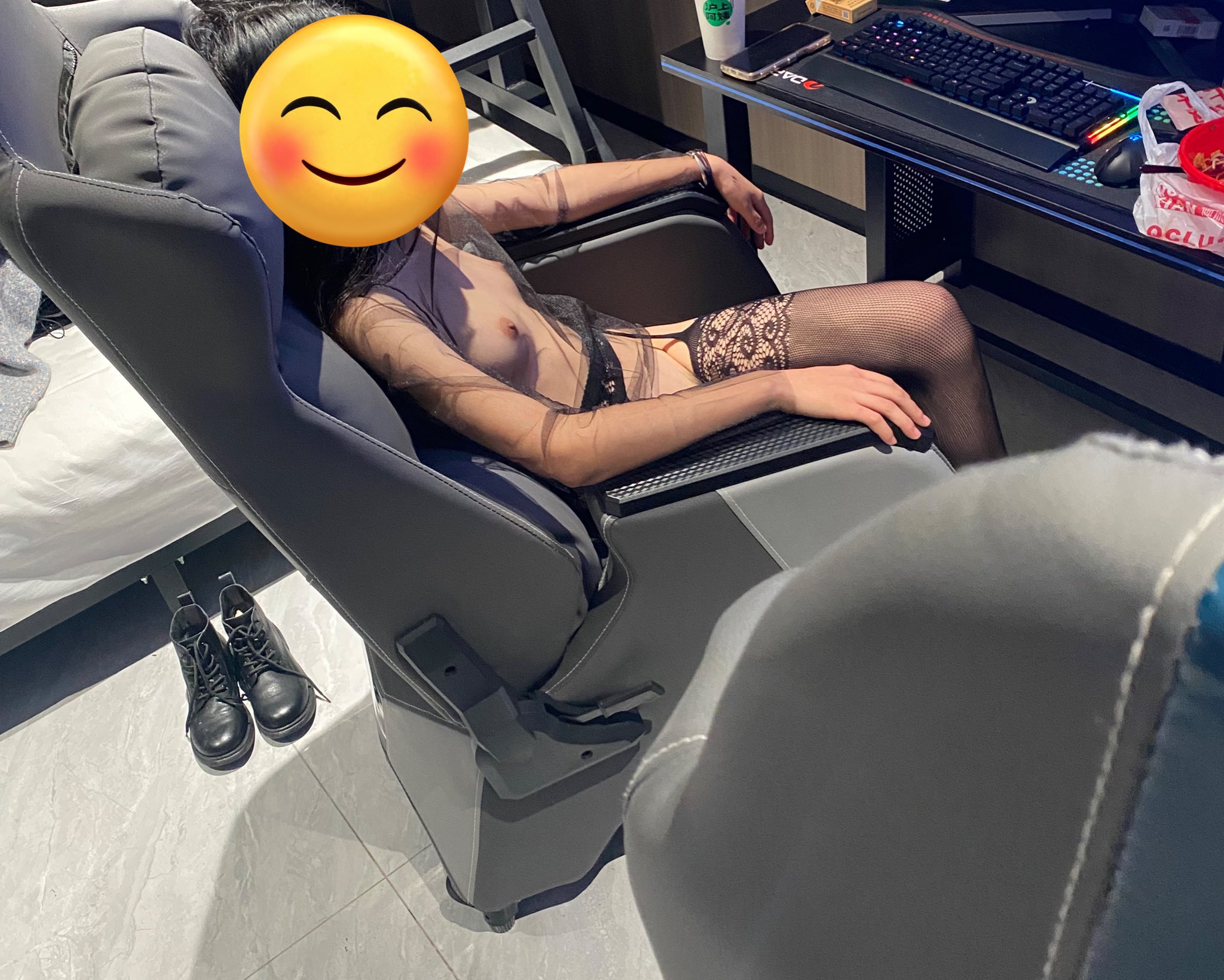 身材不错的人妻有各式各样的情趣内衣